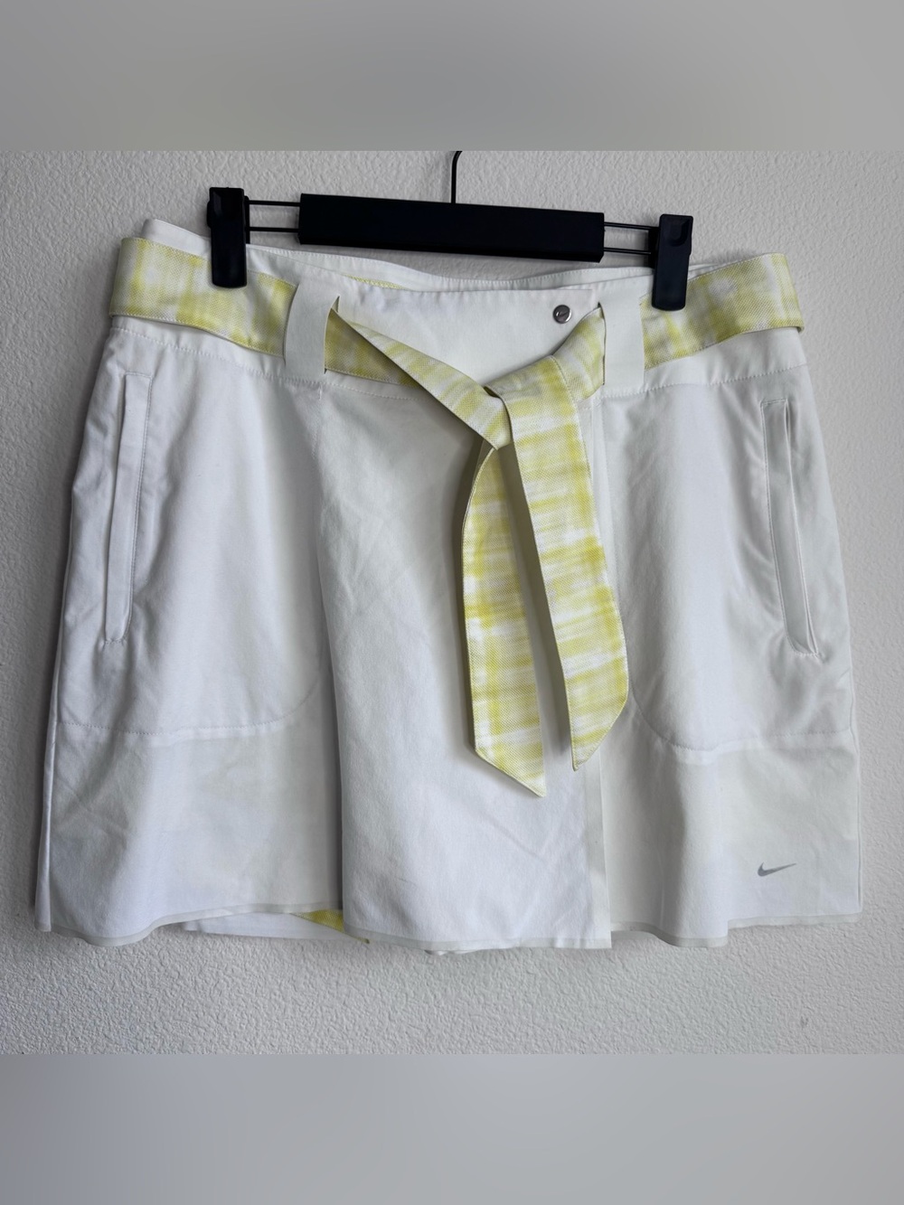 Nike Golf 2 in 1 yellow white shorts with removable over skirt size 8